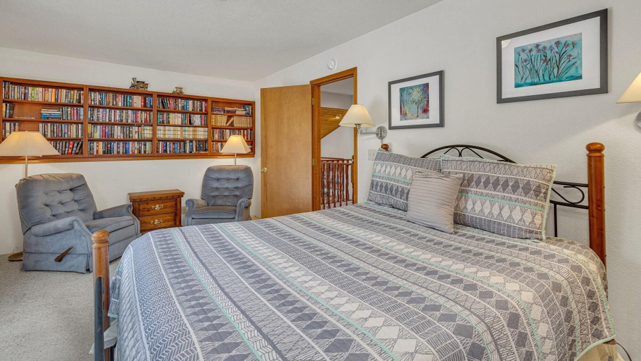 Bedroom 2, Big Leaf Lane 6, Deschutes