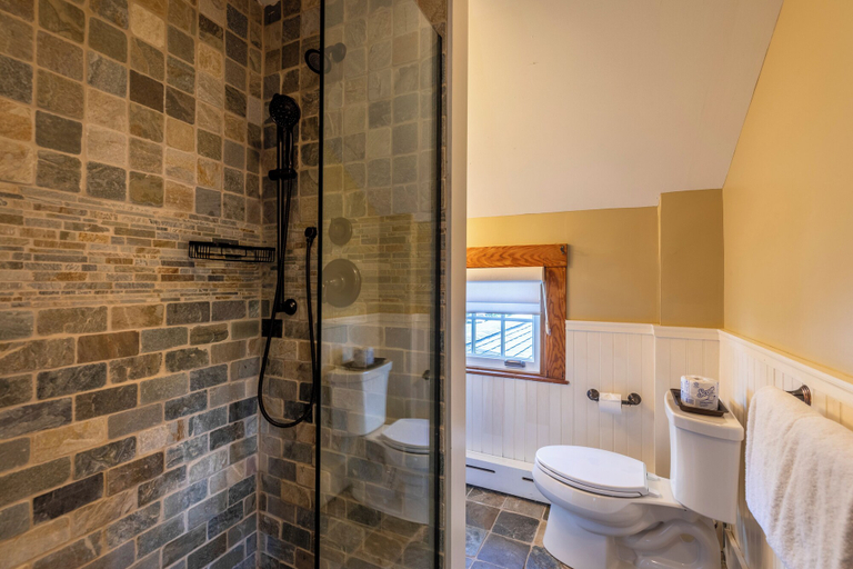 Bathroom 5, The White House Inn, Windham