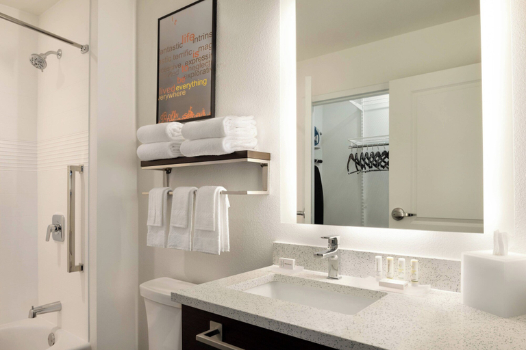 Bathroom 5, TownePlace Suites by Marriott Milwaukee Grafton, Ozaukee