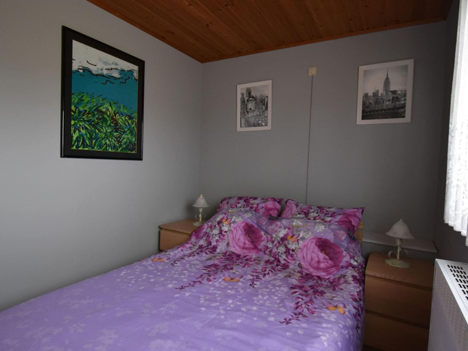 Bedroom 3, Elegant & Peaceful Holiday Retreat in Peer, Limburg