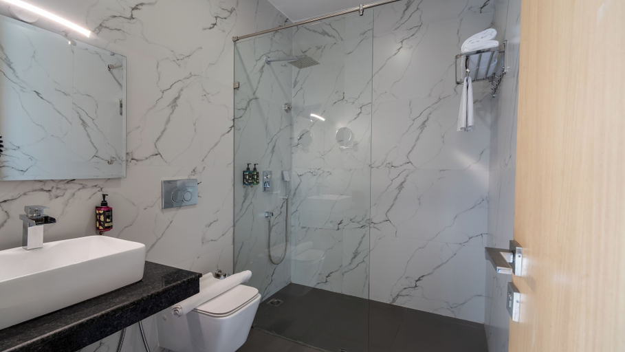Bathroom 4, Tarangi Resort and Spa, Nainital
