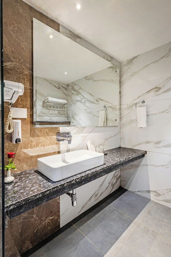 Bathroom 4, The Legacy Luxury By Bridge View, Shimla