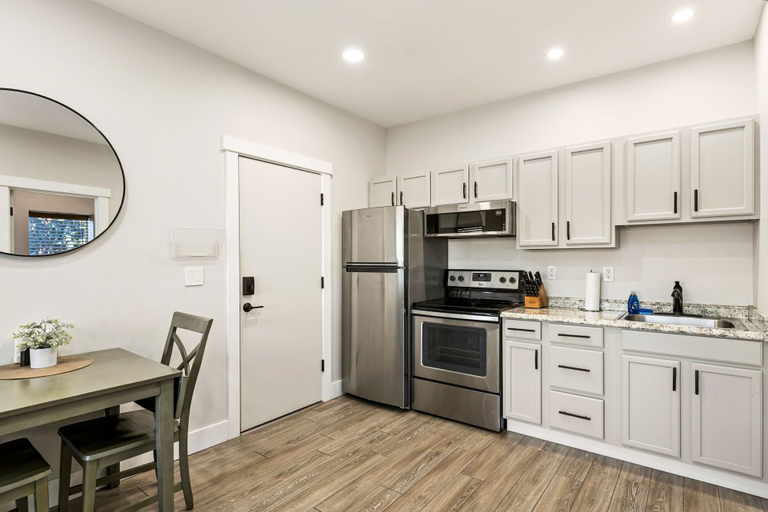 Others 5, Aisling Suites, Cascade