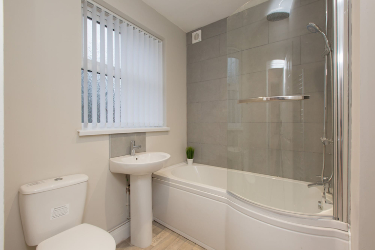 Bathroom 3, Townhouse @ Rose Street Stoke, Stoke-on-Trent