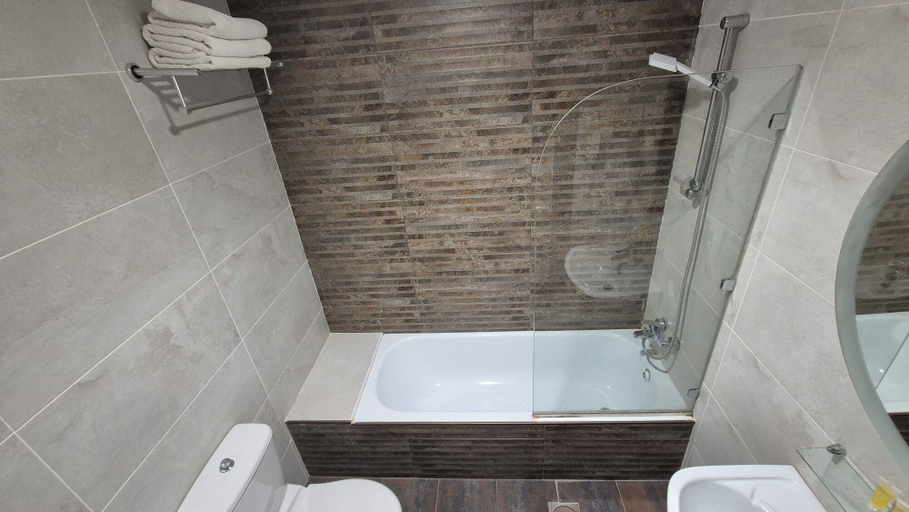 Bathroom 5, Le Vendôme Hotel, Wadi Essier