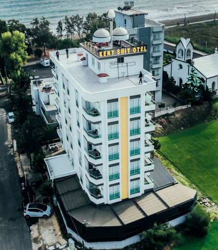 Exterior & Views