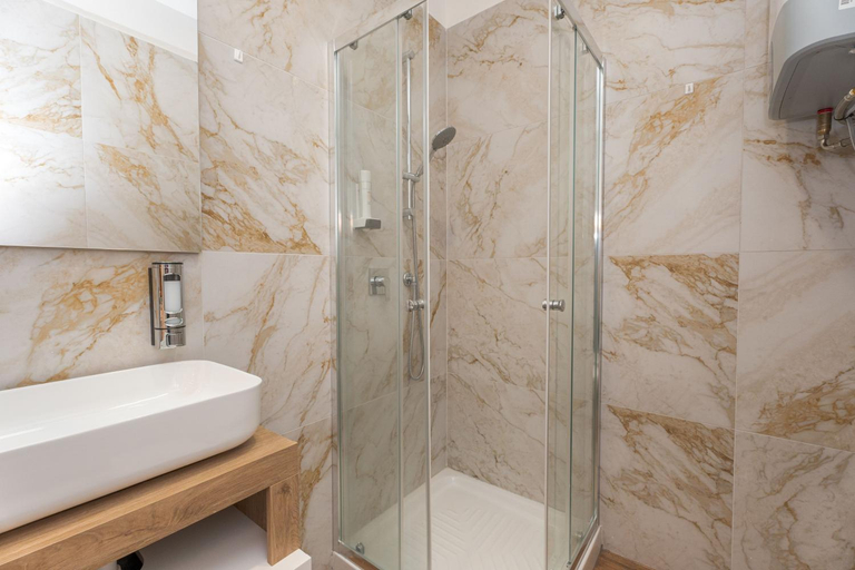Bathroom 3, APARTMENTS VISTALLIHOUSE, Bergamo