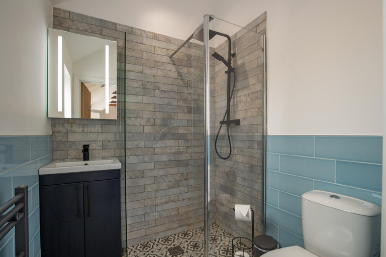 Bathroom 3, Pine Cottage, Pembrokeshire