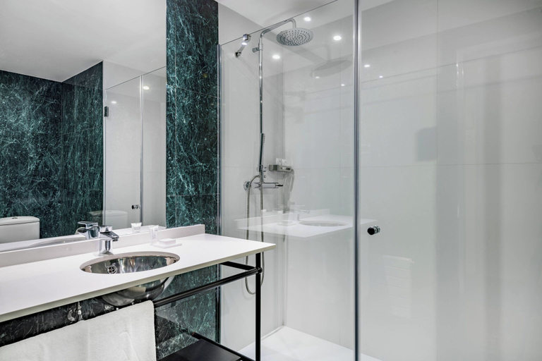 Bathroom 4, AC Hotel Avenida de América by Marriott, Madrid