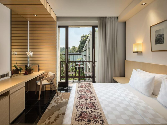 Padma Hotel Bandung - Bedroom
