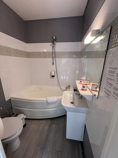Bathroom 5, Hôtel de L'Univers, Calvados