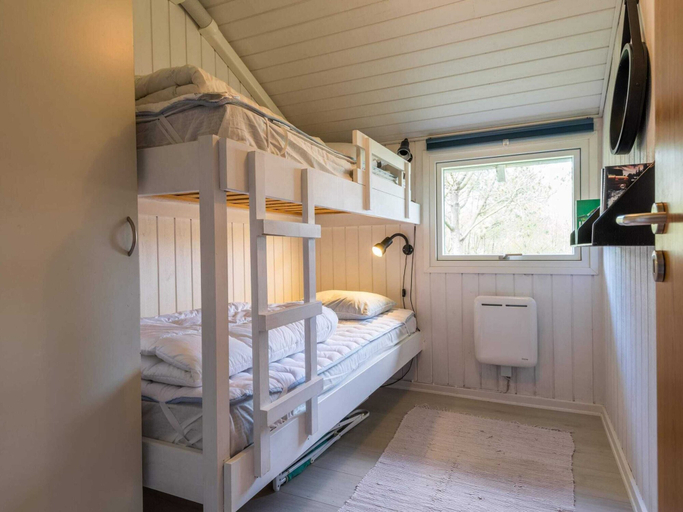 Bedroom 2, Apartment with terrace in a holiday park, Fanø
