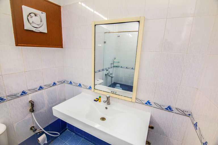 Bathroom 3, Fabexpress Picnic Plaza, Chennai