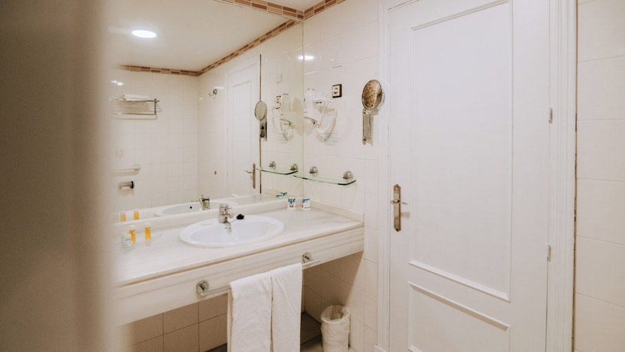 Bathroom 4, Hotel Bahía Sur, Cádiz