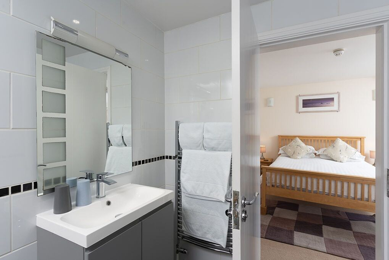 Bedroom 5, Dolphin Tavern, Cornwall
