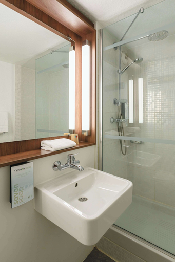 Bathroom 17