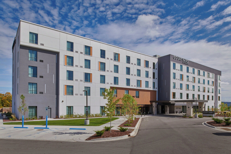 Exterior & Views