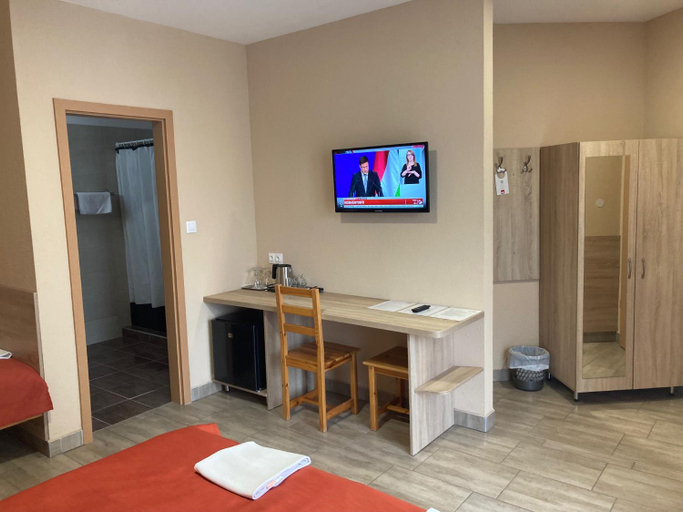 Bedroom 2, Nautilus Restaurant and Guesthouse, Dabasi
