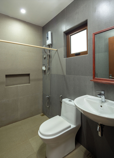 Bathroom 5, Solina Beach & Nature Resort, Carles