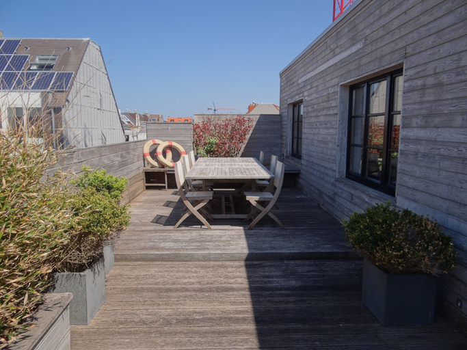 Others 3, Bright Attic With Sea Breeze, West-Vlaanderen