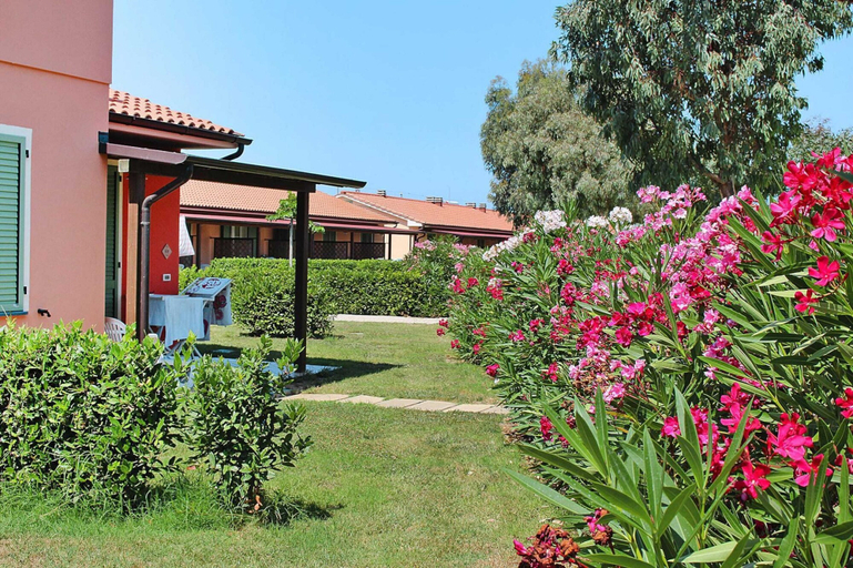 Garden 3, Apartment in Tuscany Near Beaches & Pool, Livorno