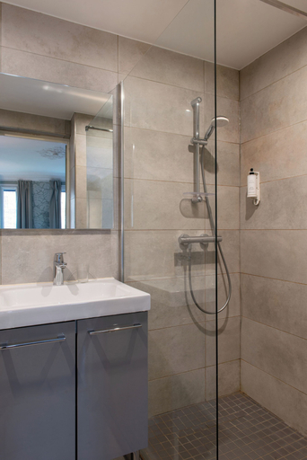 Bathroom 4, Hôtel Prony Monceau, Paris