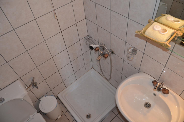 Bathroom 2, Maria Hotel, East Macedonia and Thrace