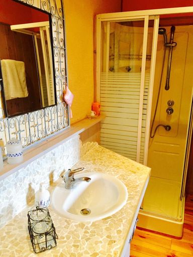 Bathroom 3, Aux Caprices des Dieux, Deux-Sèvres