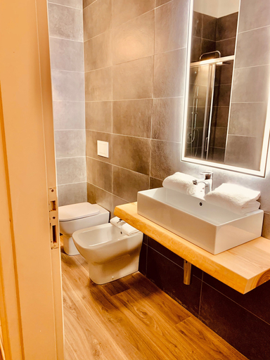 Bathroom 5, Grand Hotel San Lorenzo, Mantua