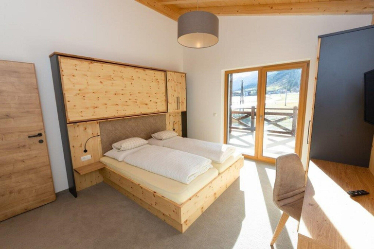 Room 2, Spacious Family Flat in Kleinarl, Sankt Johann im Pongau