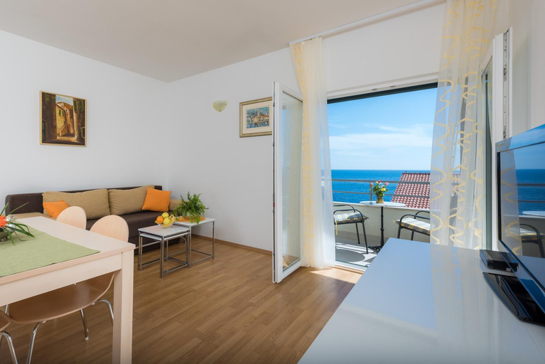 Others 5, Apartments Plazibat, Hvar