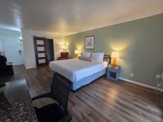 Bedroom 23