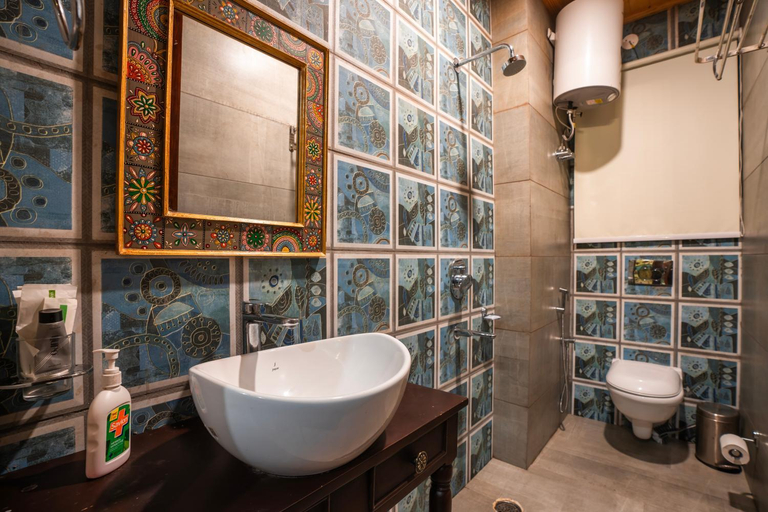 Bathroom 2, Alt Life Luxe - Dalhousie - Hill Top Heritage Property, Chamba