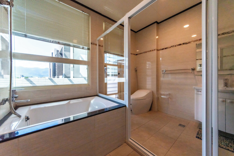 Bathroom 3, Tu Wei 192, Yilan
