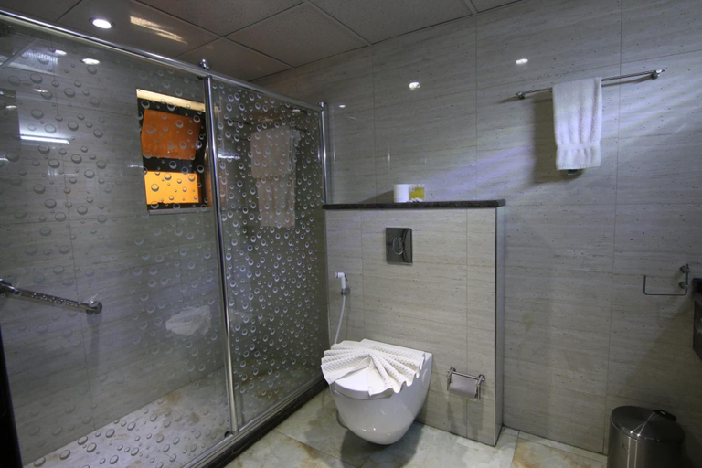 Bathroom 4, Qaser AlSultan Hotel Suites, Amman
