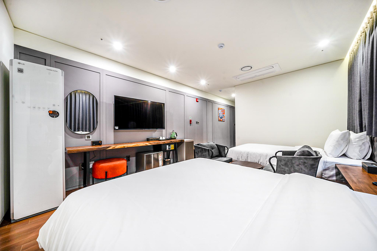 Bedroom 13