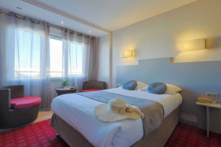 Bedroom 3, Hôtel Méditerranée, Aude