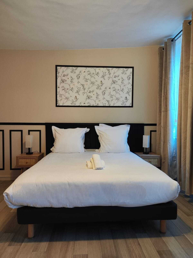 Bedroom 3, Hôtel du Lion d'or, Eure