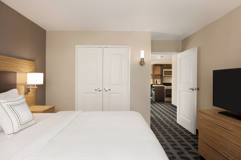 Bedroom 3, TownePlace Suites by Marriott Cedar Rapids Marion, Linn