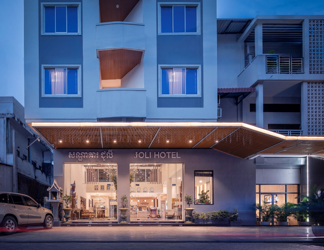 Exterior & Views