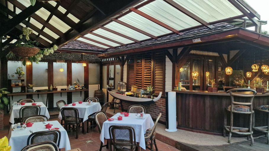 Food & Drinks 5, Greenheart Boutique Hotel, Rainville