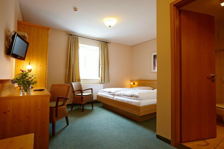 Bedroom, Hotel Eberl, Fürstenfeldbruck