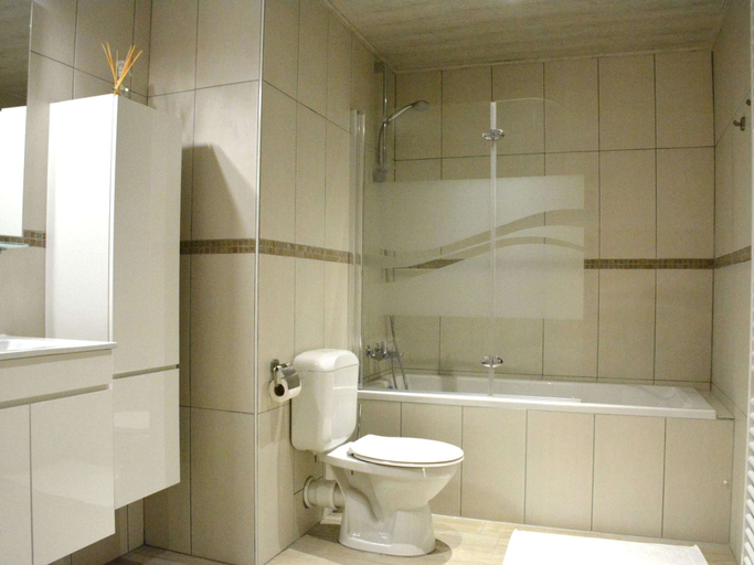 Bathroom, Vintage Holiday Home in Couvin near River, Namur