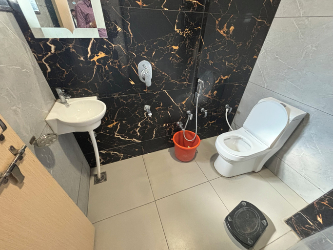 Bathroom 4, Shree Radhe Mohan Hotel and Resort, Sikar