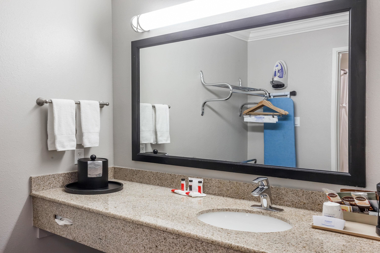 Bathroom 3, Signature Temecula, Riverside