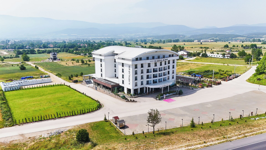 Karpalas City Hotel & Spa, Merkez