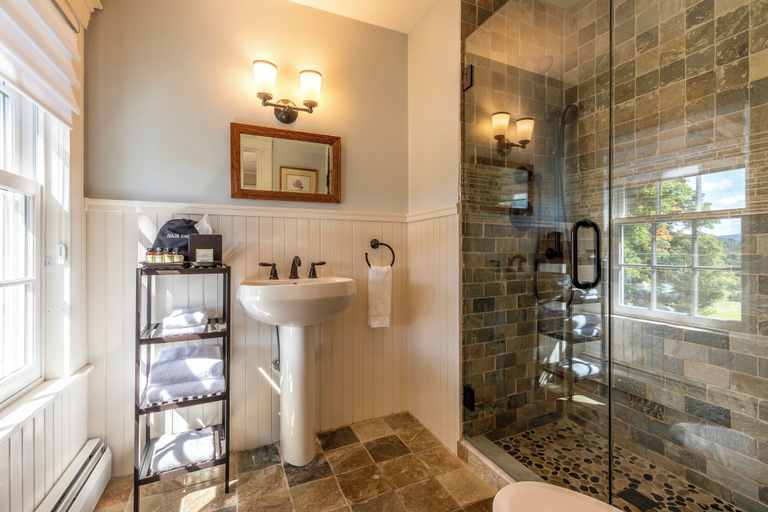 Bathroom 5, The White House Inn, Windham