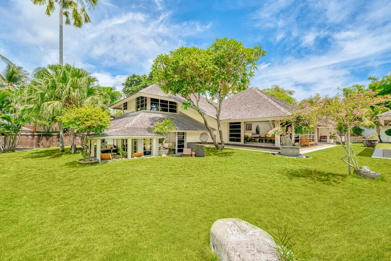 Others 4, Spacious 2 Villas combined, 9 bedrooms, 2 pools, Badung