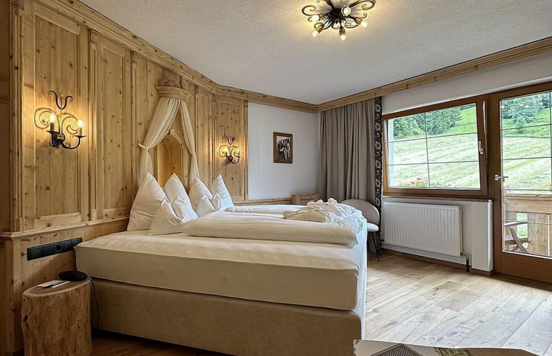 Bedroom 3, Hotel Spielmann, Reutte
