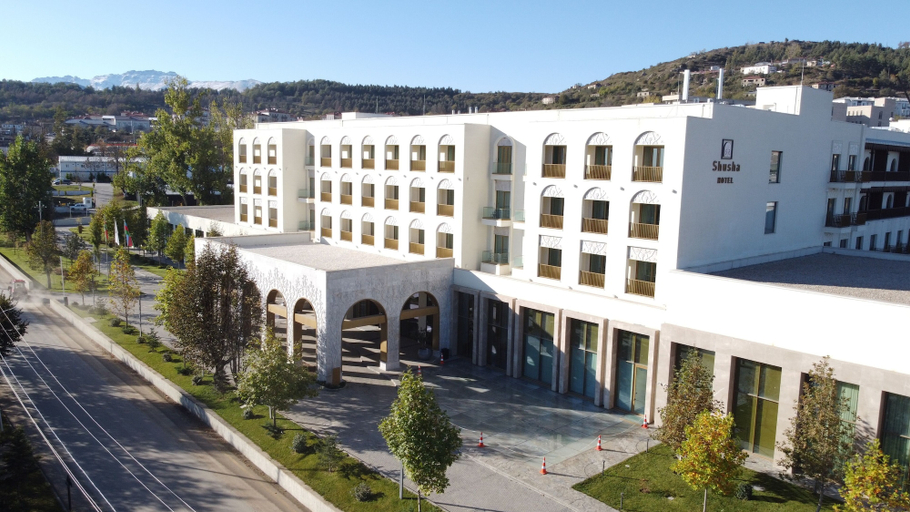 Exterior & Views